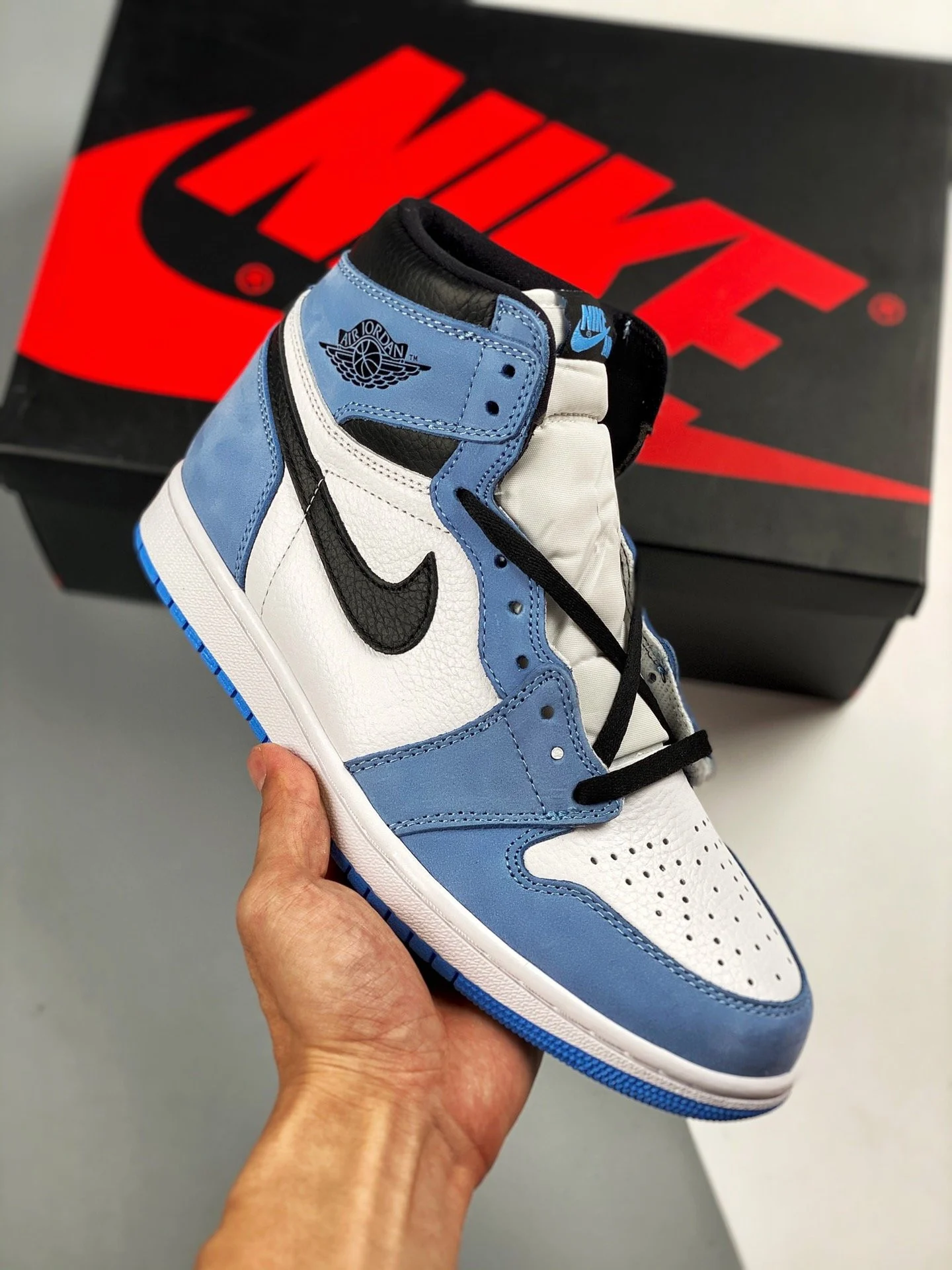 Air Jordan 1 High OG University Blue 555088-134 For Sale