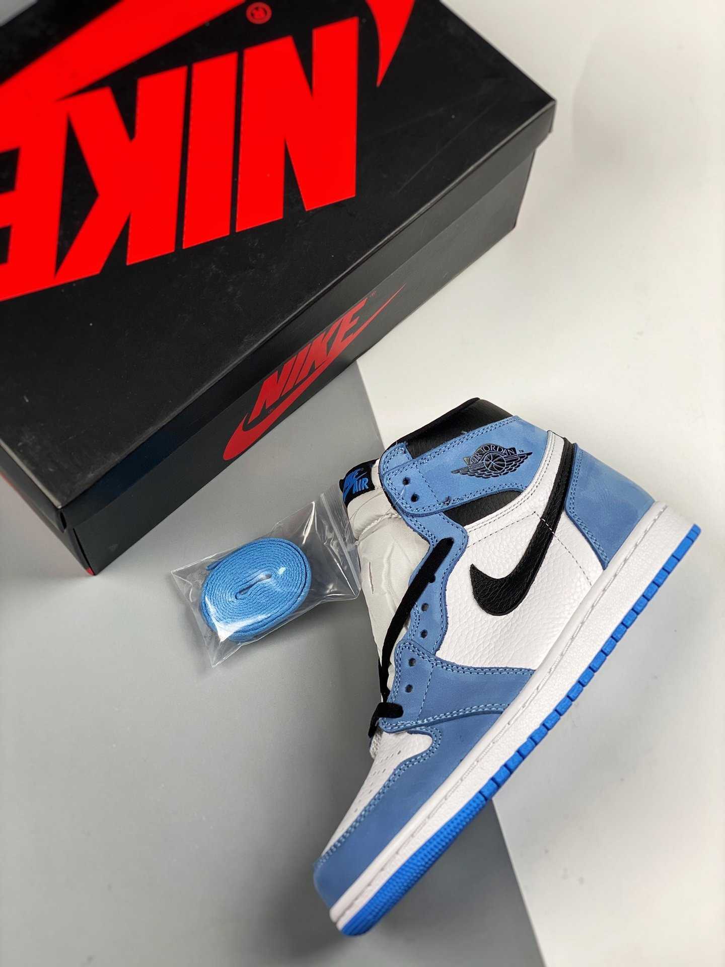 Air Jordan 1 High OG University Blue 555088-134 For Sale