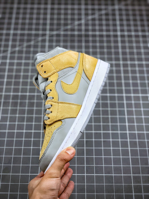 Air Jordan 1 Mid Grey Bone DA4666-001 For Sale