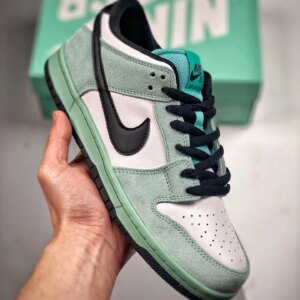 Nike SB Dunk Low Sea Crystal Green Glow Black-White For Sale